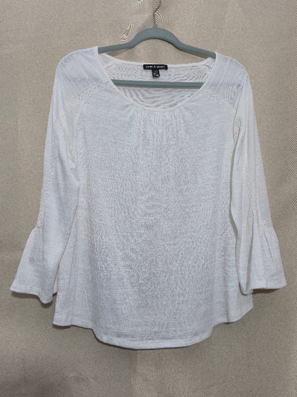 Cable & Gauge Textured Top Lace Bell Sleeve Round Neck White Size Large